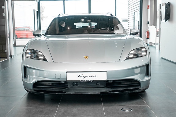 Porsche Taycan Cross Turismo 2 of 27