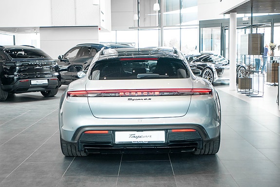 Porsche Taycan Cross Turismo 8 of 27