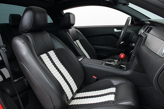 Ford Mustang 13 of 30