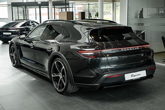 Porsche Taycan Cross Turismo 7 of 27