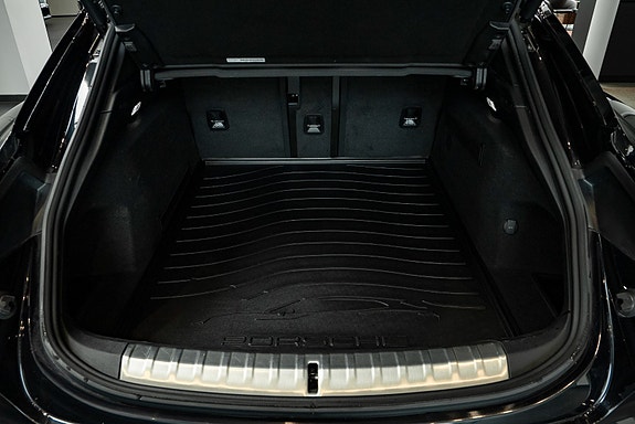 Porsche Taycan Cross Turismo 9 of 27