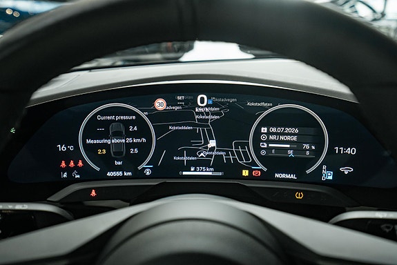 Porsche Taycan Cross Turismo 18 of 27