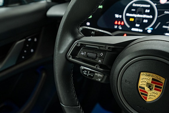 Porsche Taycan Cross Turismo 19 of 27