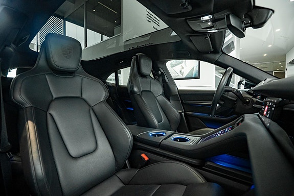 Porsche Taycan Cross Turismo 27 of 27