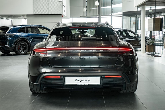 Porsche Taycan Cross Turismo 8 of 27