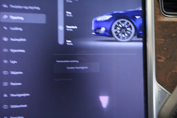 Tesla Model S 28 of 30