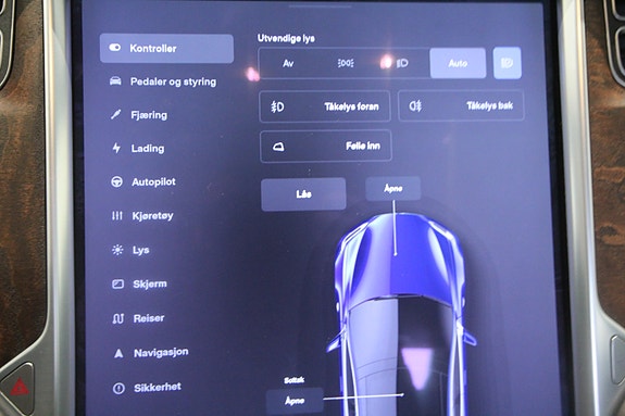 Tesla Model S 24 of 30