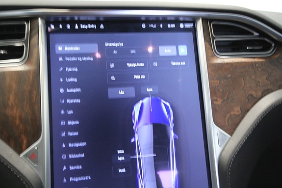 Tesla Model S 23 of 30