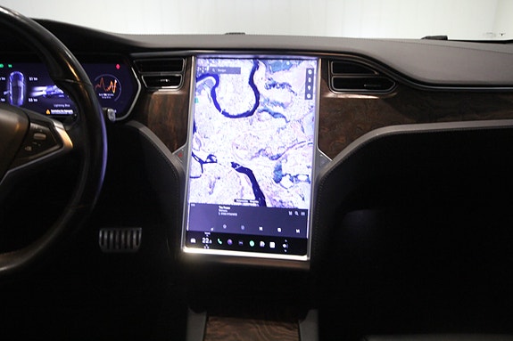 Tesla Model S 20 of 30
