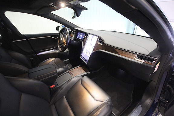 Tesla Model S 12 of 30