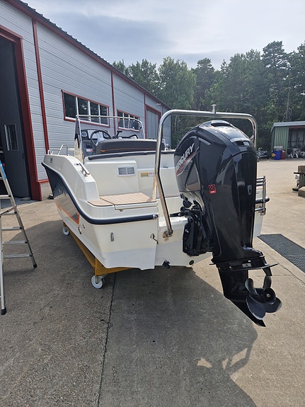 Uttern S53 Premium Edition | Mercury 100 hk | Ferskvannskjørt | Meget velutstyrt 5 of 7