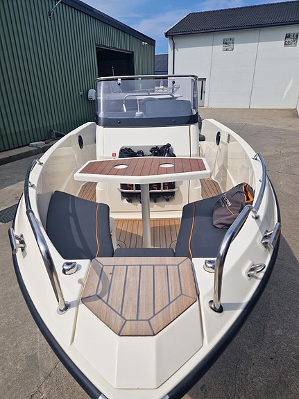 Uttern S53 Premium Edition | Mercury 100 hk | Ferskvannskjørt | Meget velutstyrt 6 of 7