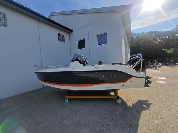 Uttern S53 Premium Edition | Mercury 100 hk | Ferskvannskjørt | Meget velutstyrt 2 of 7