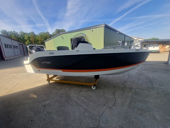 Uttern S53 Premium Edition | Mercury 100 hk | Ferskvannskjørt | Meget velutstyrt 4 of 7
