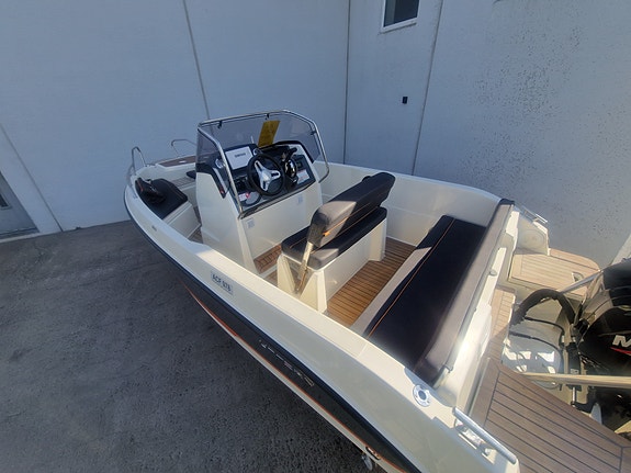 Uttern S53 Premium Edition | Mercury 100 hk | Ferskvannskjørt | Meget velutstyrt 7 of 7