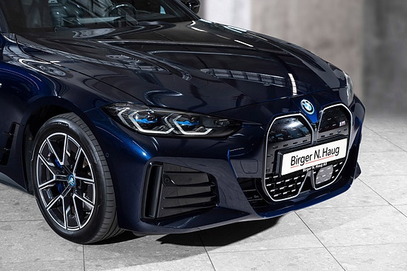 BMW i4 3 of 26