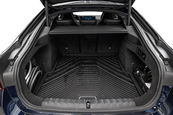 BMW i4 11 of 26