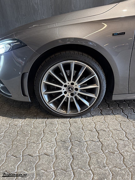 Mercedes-Benz A250 e 4 of 30