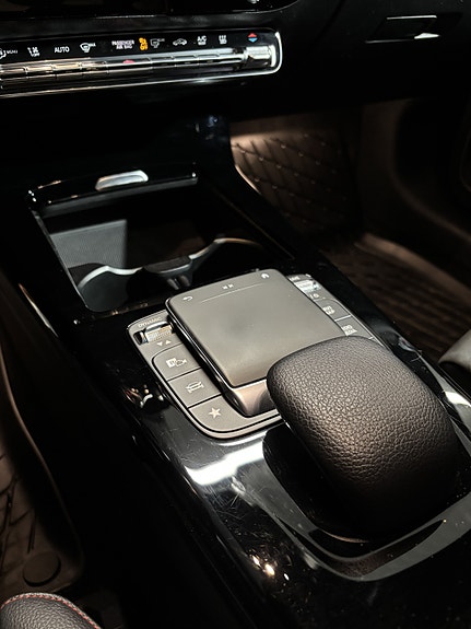 Mercedes-Benz A250 e 25 of 30