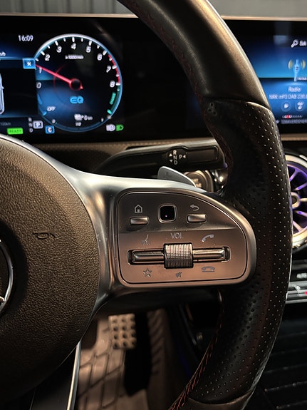 Mercedes-Benz A250 e 17 of 30