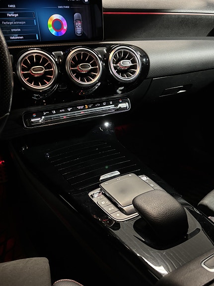 Mercedes-Benz A250 e 24 of 30
