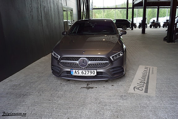 Mercedes-Benz A250 e 3 of 30