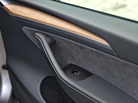 Tesla Model Y 22 of 23