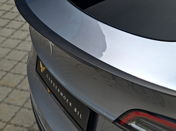 Tesla Model Y 7 of 23