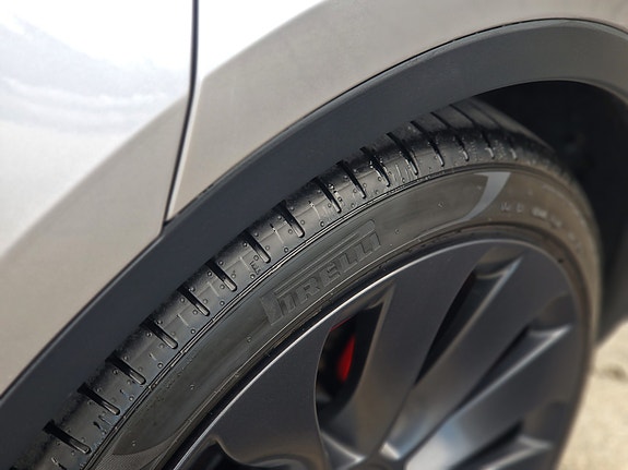 Tesla Model Y 6 of 23