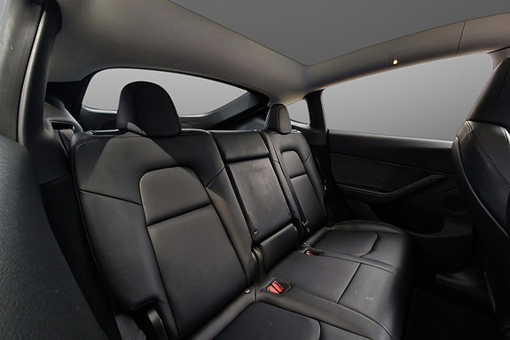 Tesla Model Y 10 of 23