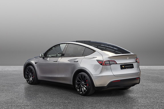 Tesla Model Y 3 of 23