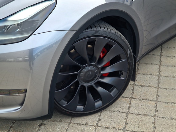 Tesla Model Y 5 of 23