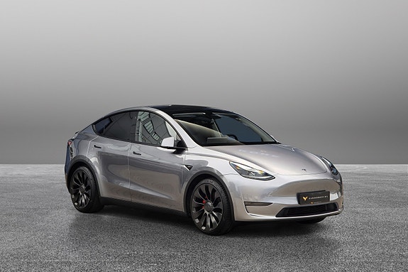 Tesla Model Y 2 of 23
