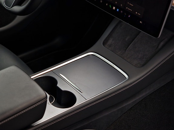 Tesla Model Y 20 of 23