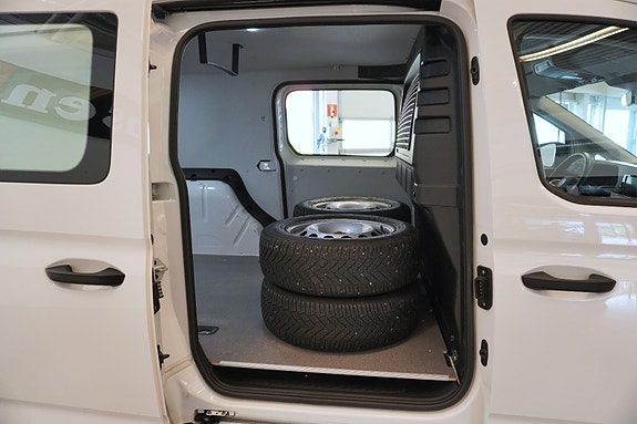 Volkswagen Caddy Maxi 28 of 30