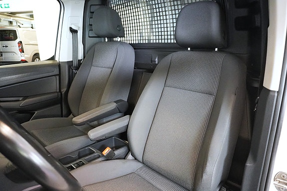 Volkswagen Caddy Maxi 11 of 30