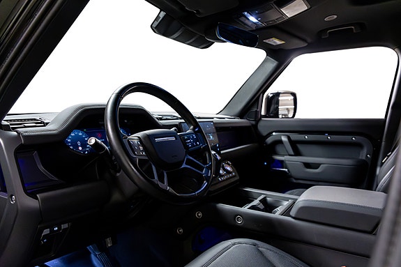Land Rover Defender 110 19 of 30