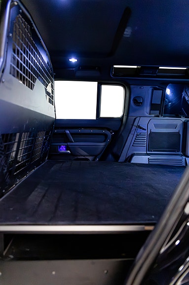 Land Rover Defender 110 5 of 30