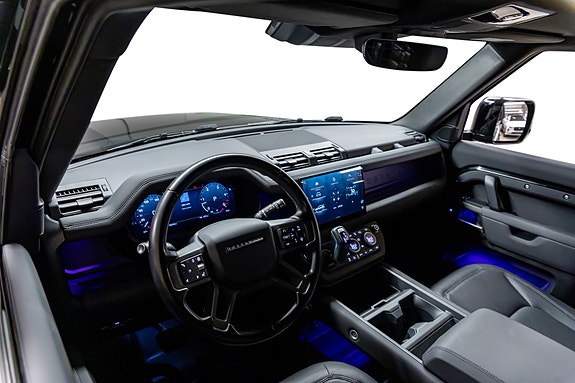 Land Rover Defender 110 4 of 30