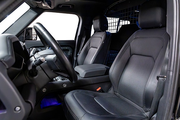 Land Rover Defender 110 3 of 30