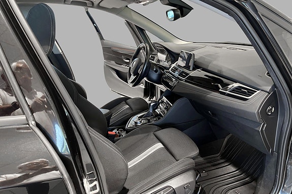 BMW 225xe 18 of 20