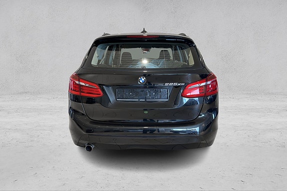BMW 225xe 4 of 20