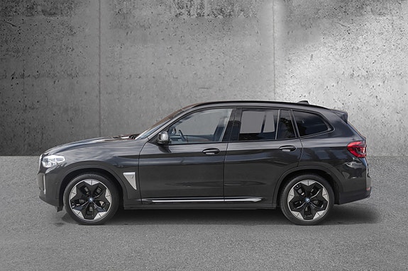 BMW iX3 8 of 30
