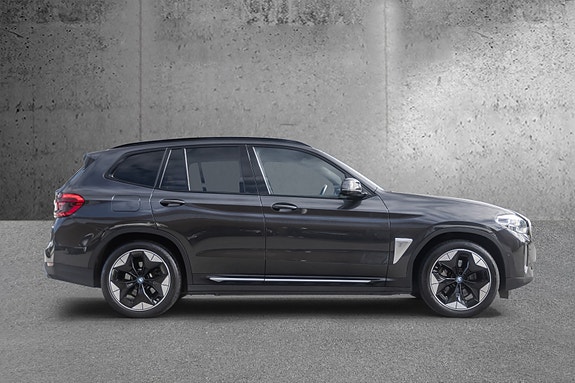 BMW iX3 4 of 30