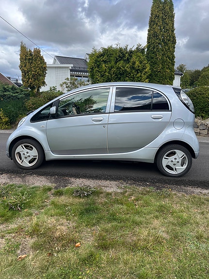 Mitsubishi i-Miev 2 of 10