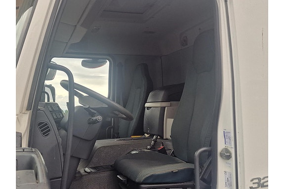 Volvo FE320 4x2 med sideåpning 5 of 9