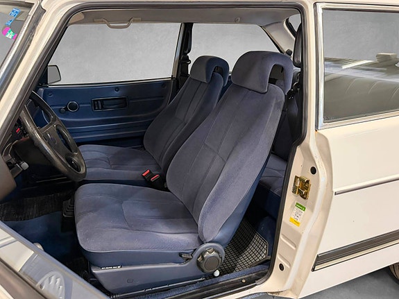 Saab 900 18 of 30