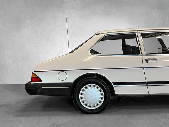 Saab 900 16 of 30