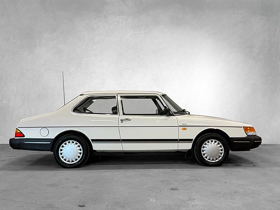 Saab 900 12 of 30