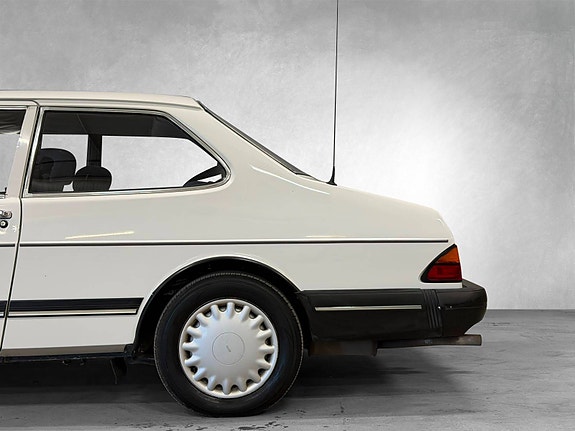 Saab 900 4 of 30